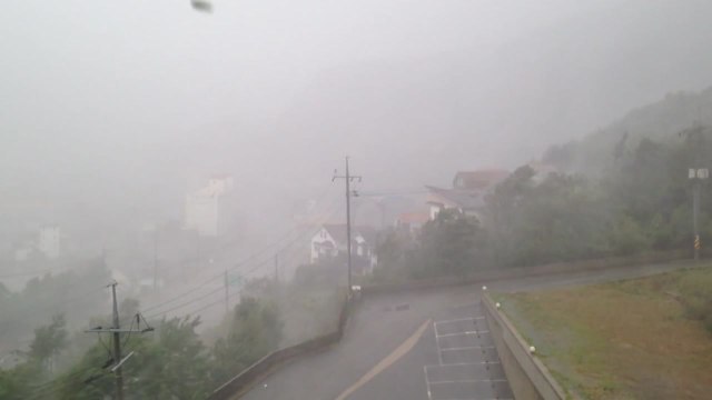 [시청자 제보영상] 태풍 콩레이 상륙에 전국 피해 '속출' / YTN