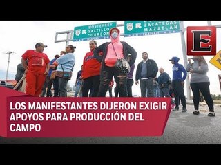 Bloquean paso de caravana de Javier Corral en Durango