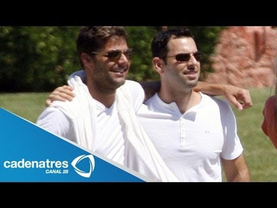 Ricky Martin comienza el 2014 soltero / Ricky Martin begins the 2014 singles