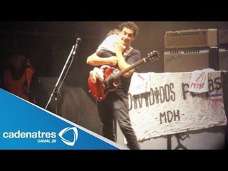 Vocalista de la Banda Divididos regaña a un papá que abandona a su hija en su carro