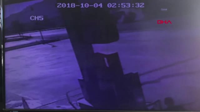 Kamyon ile İşçi Servisi Çarpıştı 8 Yaralı