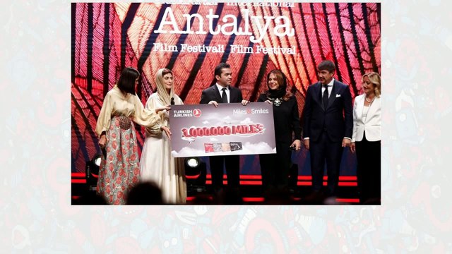 Cem Yılmaz'la Defne Samyeli'nin kırmızı halı fotoğrafı sosyal medyada olay oldu