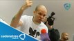 Calle 13 saca a la prensa de su firma de autógrafos / Firma de autrográfos de Calle 13