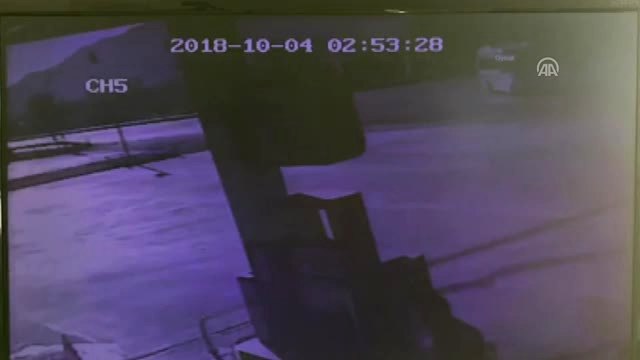 Kamyon ile İşçi Servisi Çarpıştı: 8 Yaralı