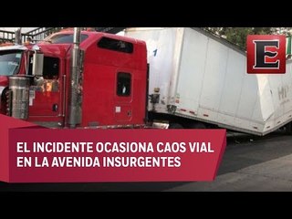 Tráiler daña puente peatonal en La Joya