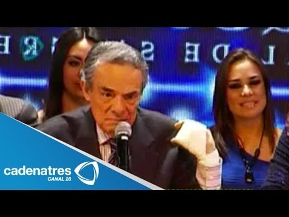 José José sufre caída y se lastima la mano / Jose Jose suffers fall and hurt hand