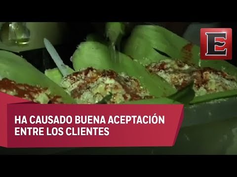 Vende esquites en hojas de maíz para ayudar al medio ambiente