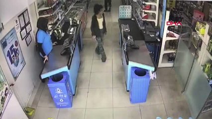 İstanbul- Sultangazi'de Pompalı Tüfekli Market Soygunu Kamerada