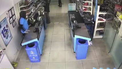 Sultangazi'de Marketten Silahlı Soygun