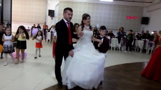 Balıkesir Zihinsel Engelli Yağmur'un Gelinlik Giyme Hayali Gerçek Oldu
