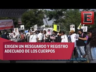 Familiares de desaparecidos se manifiestan por manejo irrespetuoso de cadáveres
