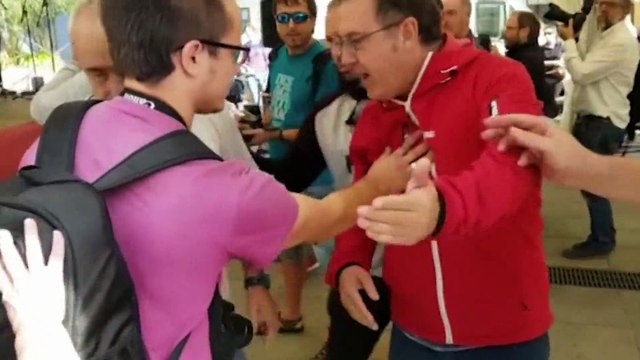 La presidenta de COVITE irrumpe en un acto a favor de huidos de ETA para pedir “justicia”