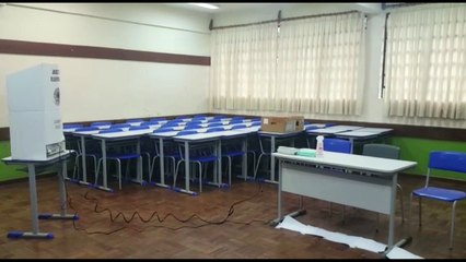 Urnas são montadas nos colégios eleitorais