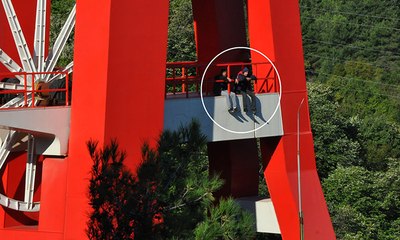 Maden işçileri 50 metrelik kulede eylemini sürdürüyor