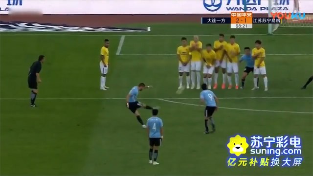 Le coup-franc sublime de Yannick Carrasco en Chine