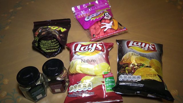 [INSOLITE] - Je vide le Mini-Bar du Disneyland Hôtel !! - Studio Bubble Tea Food unboxing food