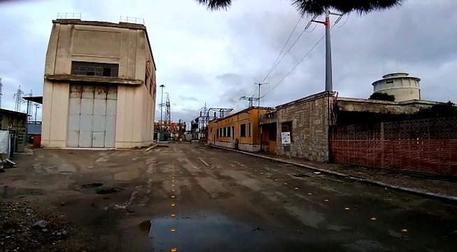 Andria: il prof. Martiradonna avvista strani fumi nella zona della centrale elettrica