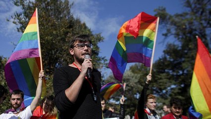 Una Rumanía dividida decide en referéndum prohibir o no las bodas gais