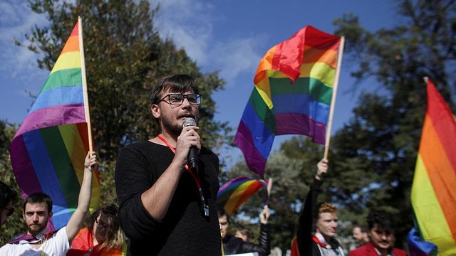 Una Rumanía dividida decide en referéndum prohibir o no las bodas gais