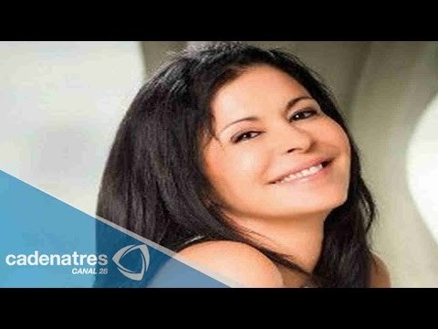 María Conchita Alonso seguira echandose sus copitas antes de subir a los escenarios