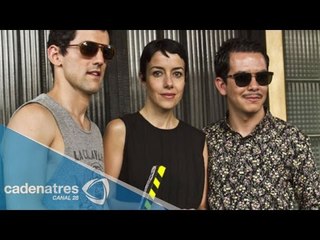 Carlos Bardem y Luis Gerardo Méndez se besan en el film "Elvira"