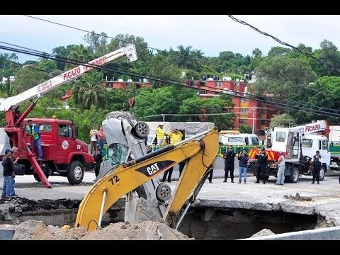Esta es la versión 'oficial' del socavón en Paso Exprés | Noticias con Francisco Zea