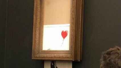 لوحة لبانكسي تمزق نفسها عقب بيعها بأكثر من 1.37 مليون دولار