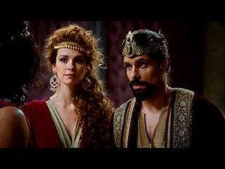 Cuando Aarón quiere casarse una intriga podría destruirlo en Moisés y los Diez Mandamientos