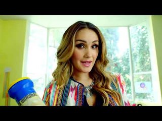 ¡Dulce María es Miss Pamela en 'Muy Padres'!