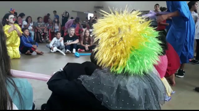 Grupo de amigos promove festa para crianças no XIV de Novembro