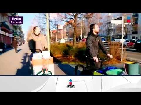 Jovenes en bicicleta reparten café y cobijas a indigentes | Noticias con Yuriria Sierra