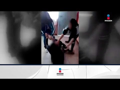 Niñas de secundaria golpean a su compañera, ningún maestro las detuvo | Noticias con Ciro