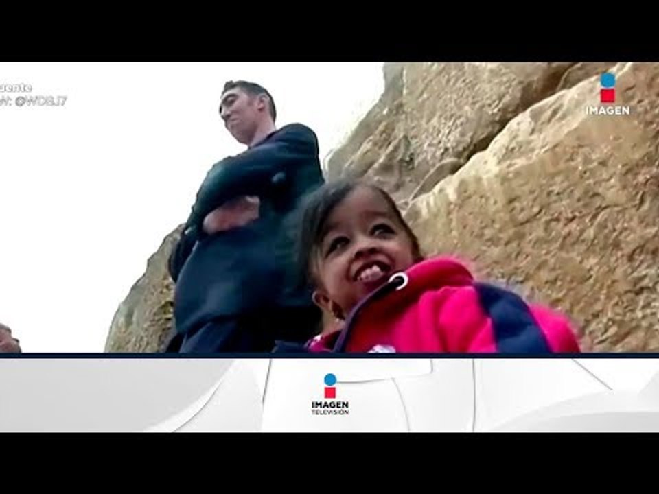 El hombre más alto y la mujer más pequeña del mundo, juntos | Noticias con Yuriria Sierra