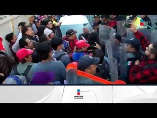 Video herunterladen: Grupo de manifestantes se enfrenta con policías de la CDMX | Noticias con Ciro Gómez Leyva