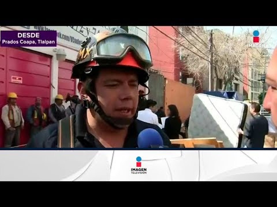 Bomberos ayudan a sacar pertenencias de edificios dañados por sismo | Noticias con Yuriria Sierra