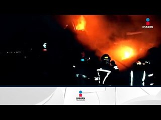 Скачать видео: Se incendia tráiler en la México-Cuernavaca | Noticias con Francisco Zea