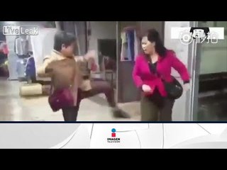 ¡Mujeres de Asia se pelean! Video no apto para niños y personas sensibles | Qué Importa