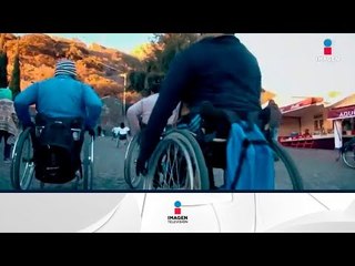 Suben al cerro de Cristo en silla de ruedas | Noticias con Francisco Zea