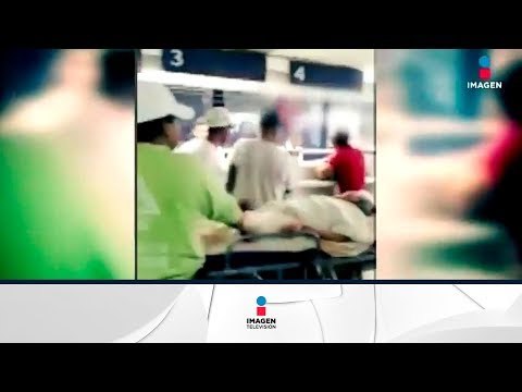 Mujer de la tercera edad va a cobrar pensión al banco en camilla | Noticias con Francisco Zea