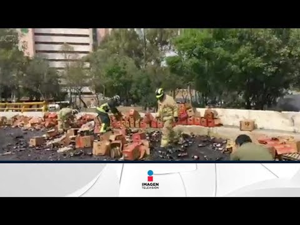 Camión de cerveza choca y tira toda la cerveza | Qué Importa