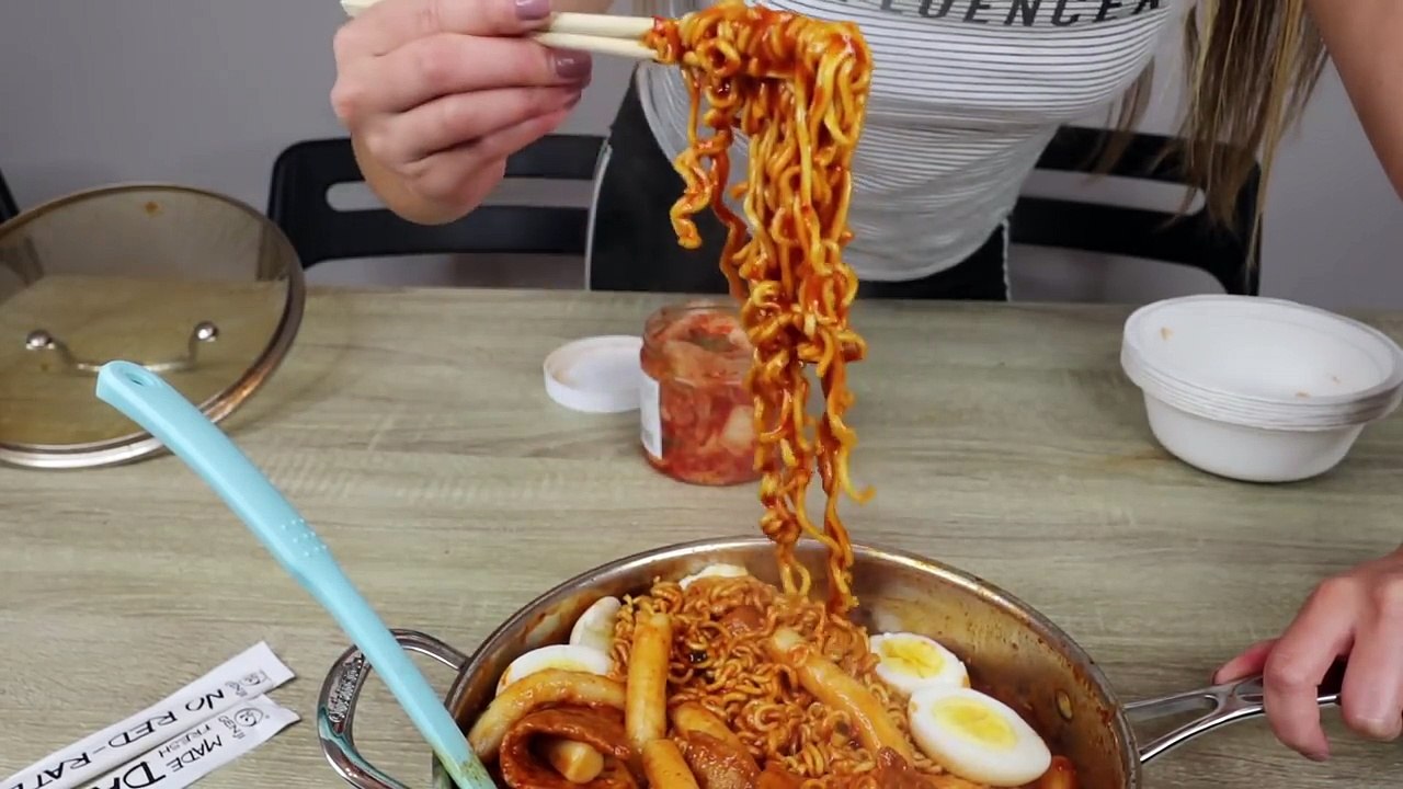 SPICY NOODLES CHALLENGE with CARTER SHARER!! (Mukbang)