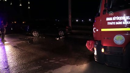 Yön levhasına çarpan cip alev aldı - ADANA