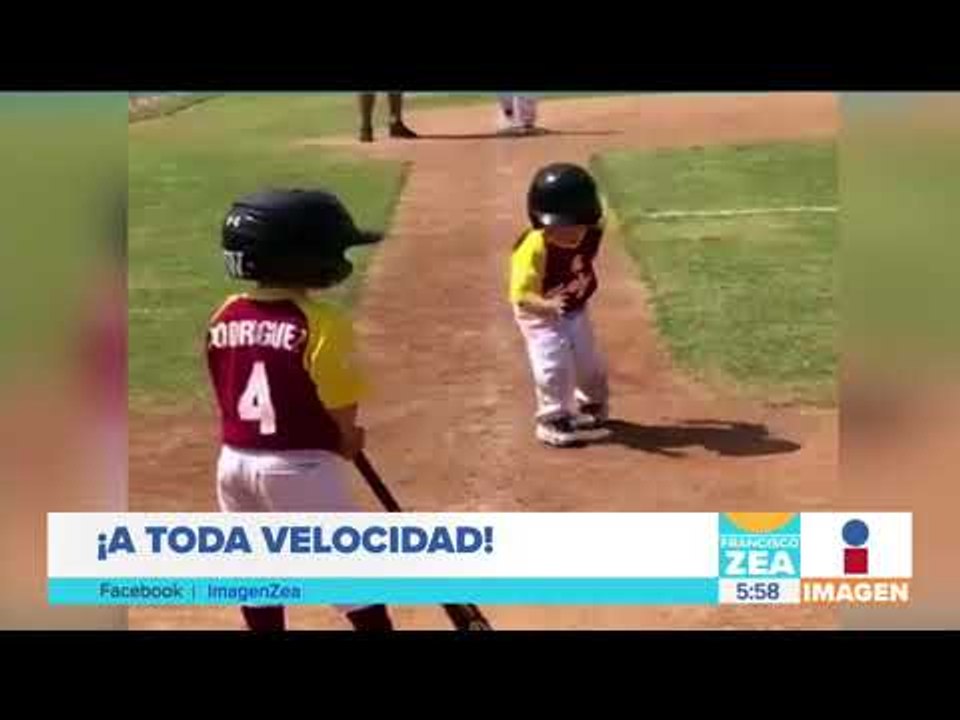 Niño corre en cámara lenta hacia la base | Noticias con Francisco Zea
