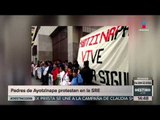Padres de Ayotzinapa protestan afuera de Museo de Memoria y Tolerancia | Noticias con Yuriria