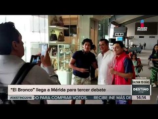 "El Bronco" se toma selfies con fans al llegar a Mérida | Noticias con Yuriria Sierra
