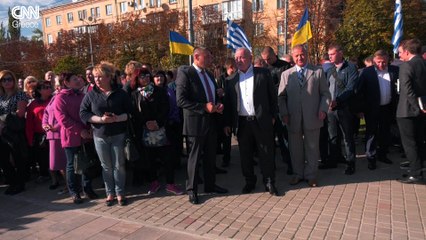 Μια ελληνική πλατεία στο κέντρο της Μαριούπολης