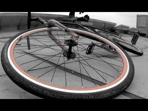 Sujeto atropella a ciclistas y peatones frente al parlamento | Noticias con Yuriria Sierra