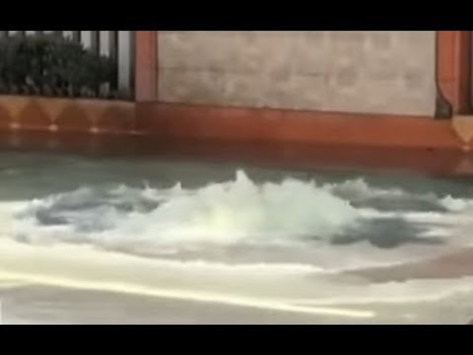 Explota coladera en Querétaro y brotan aguas negras | Noticias con Yuriria