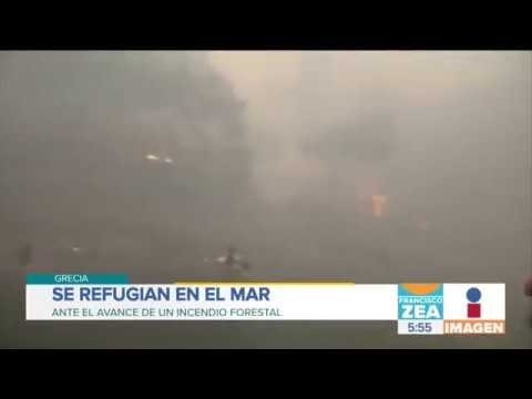 Decenas de personas se refugian en mar para huir del fuego | Noticias con Francisco Zea