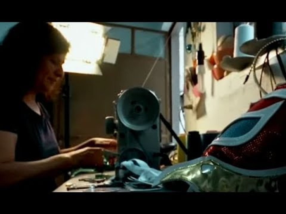 La señora que hace las mejores máscaras de lucha libre del mundo | Noticias con Zea